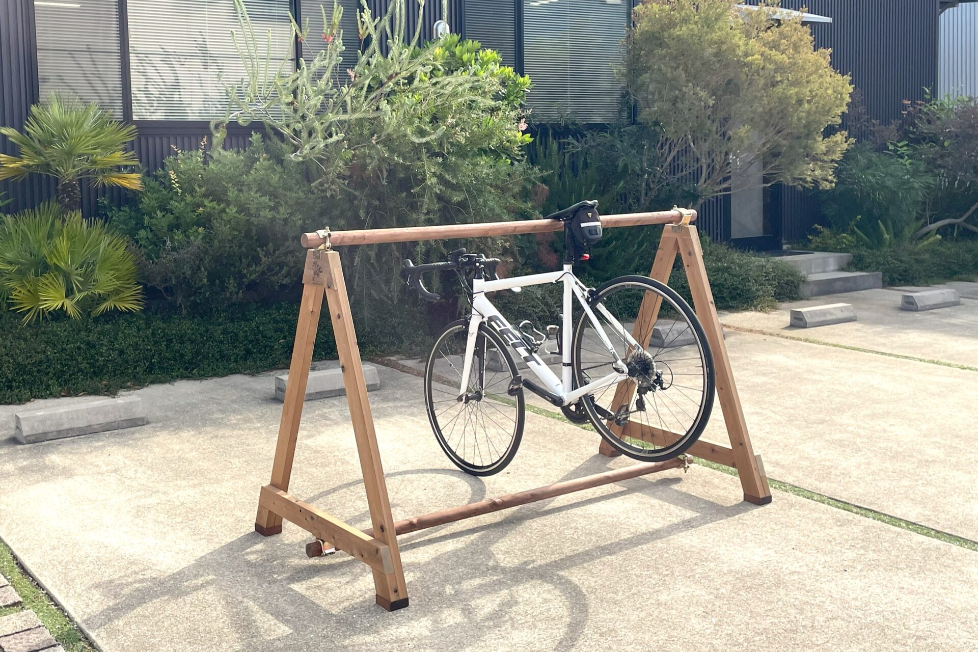木製バイクラック　サイクルスタンド