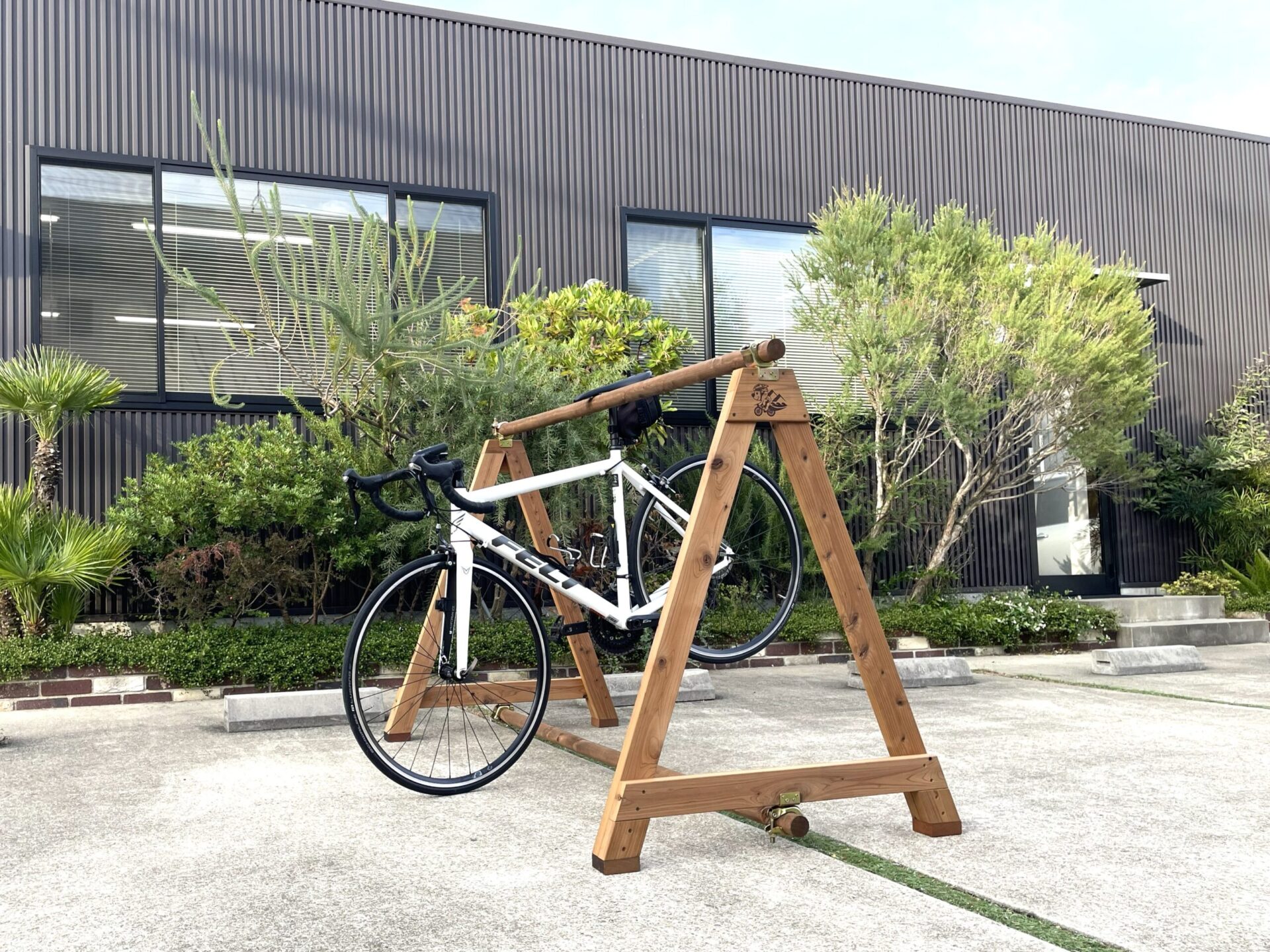 木製バイクスタンド